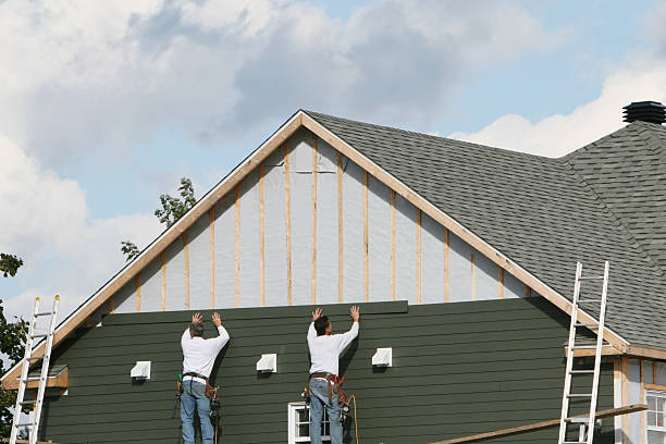 Professional Siding Contractor technician working in Hamilton, VA